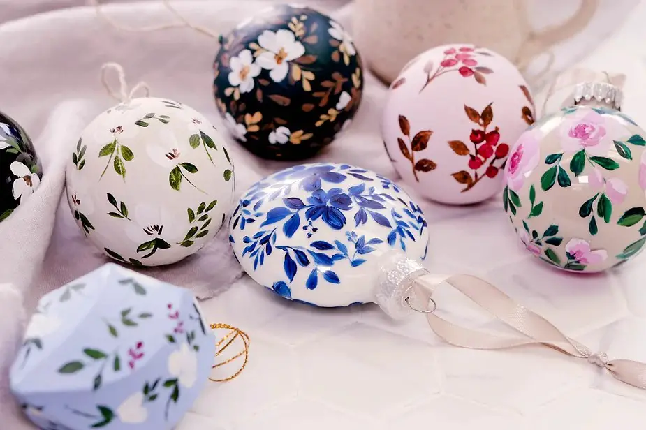 DIY Hand-painted Christmas Tree Ornaments