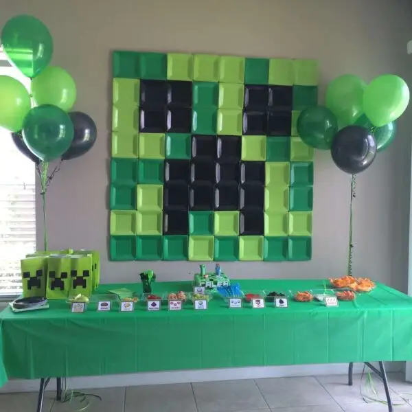 Paper Plate Creeper Backdrop