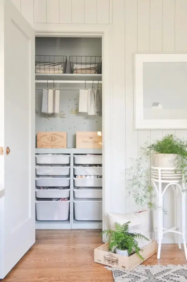 Easy Stylish Closet Storage