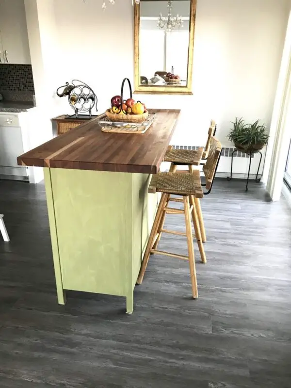 Kitchen Island With Breakfast Bar