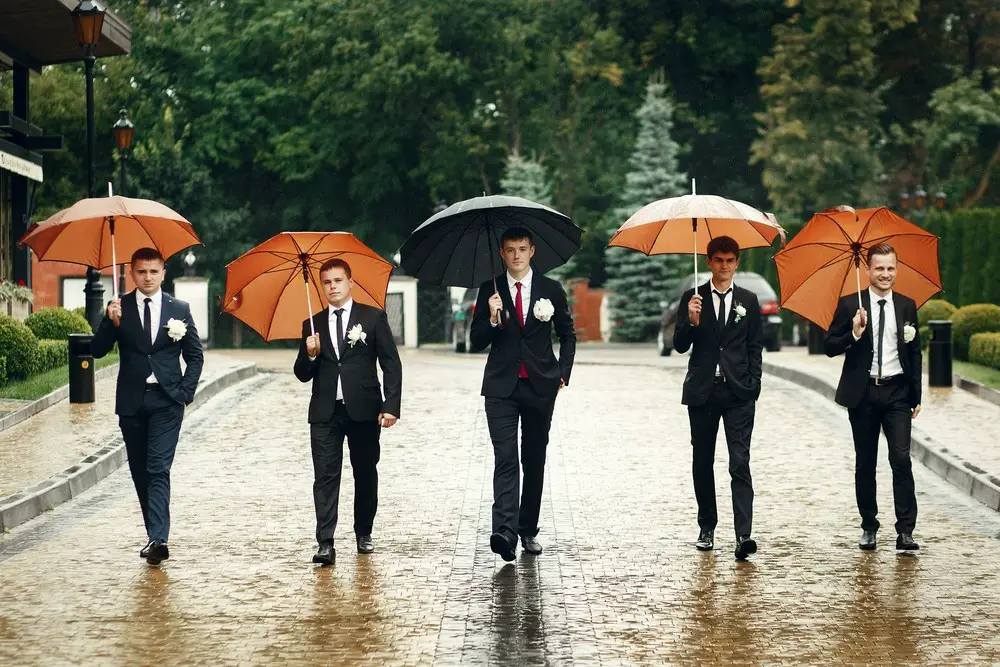 Do the groomsmen match the groom?