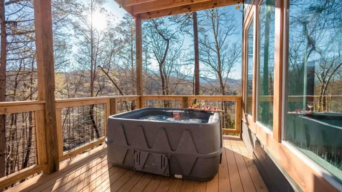 Cozy Mountain Cabin With Hot Tub Near Downtown Gatlinburg