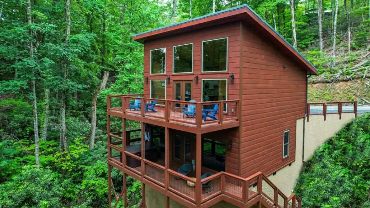 Secluded Cabin With A Panoramic Smoky Mountains View and Hot Tub