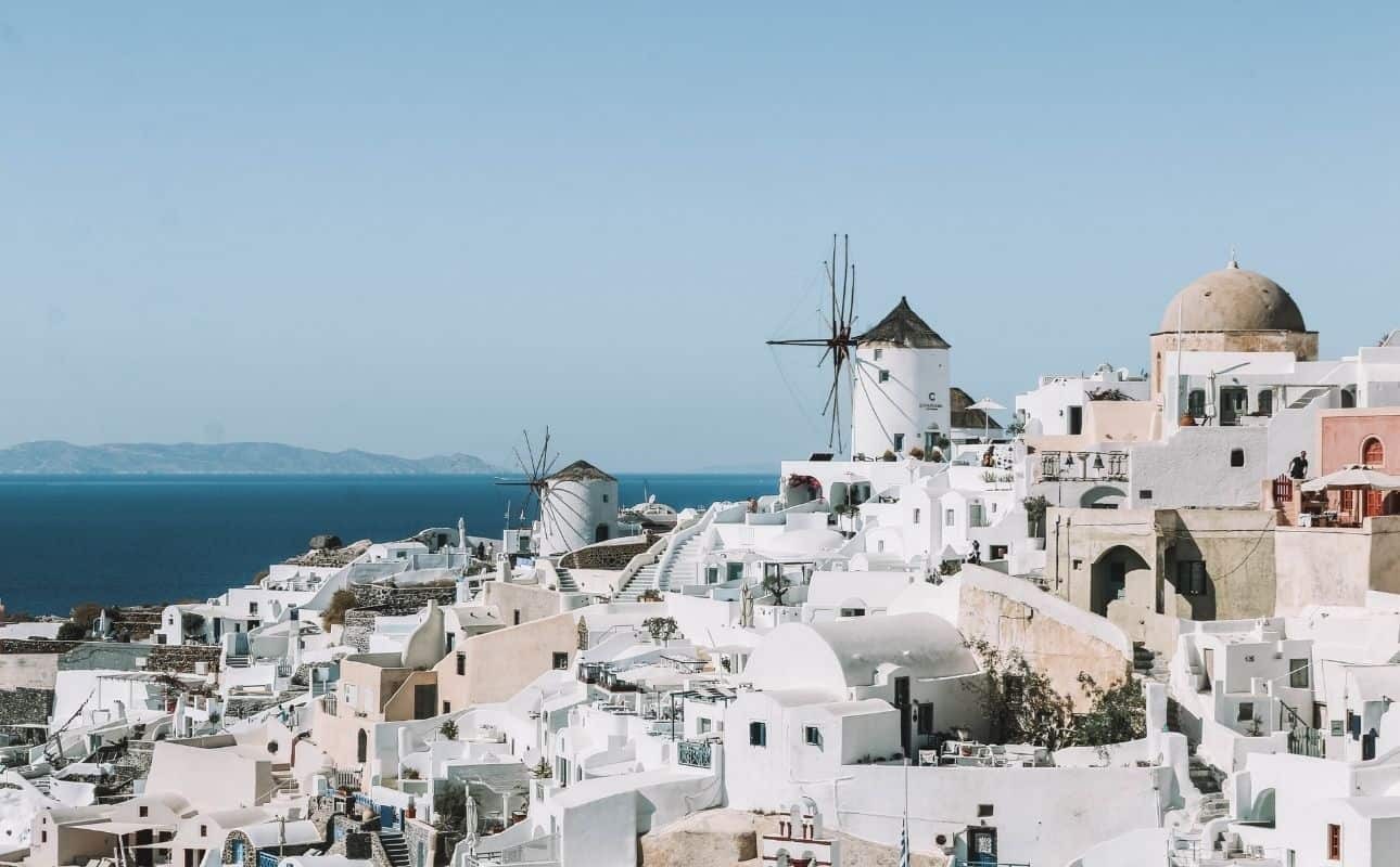 Where is Santorini ferry port