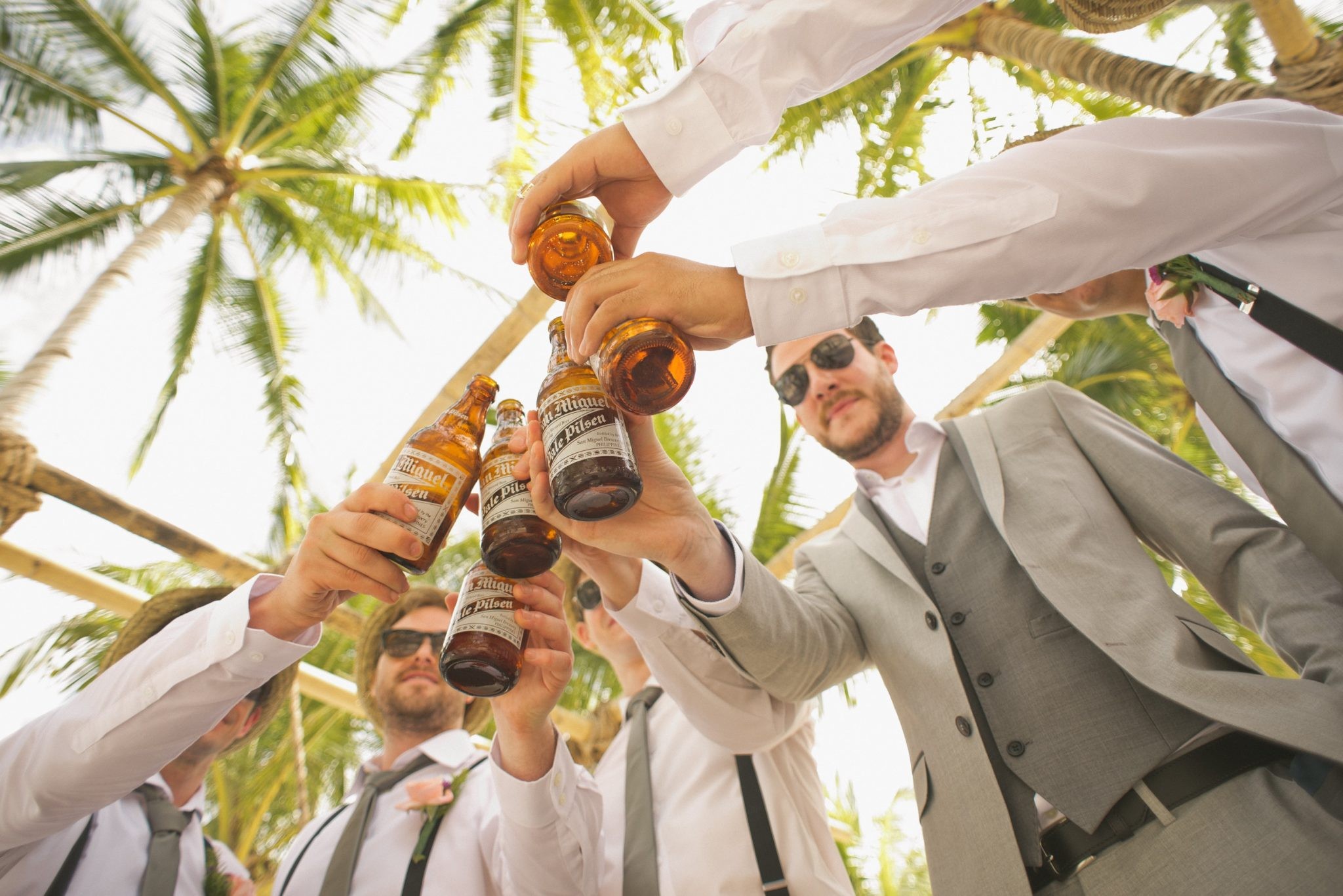 When should I give groomsmen gifts?