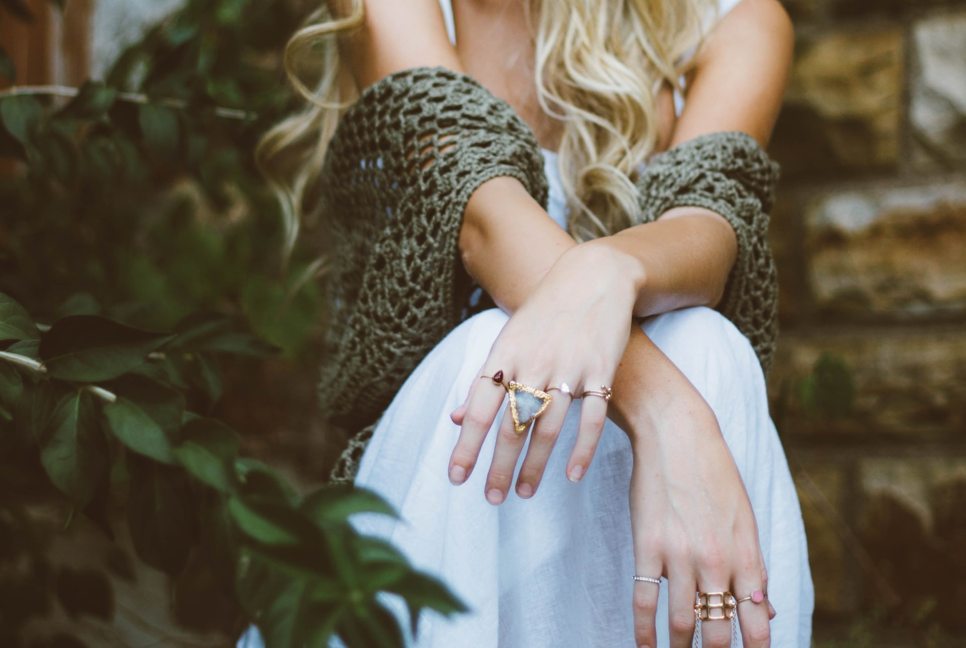 What are the traditional expectations of what ring each finger should wear?