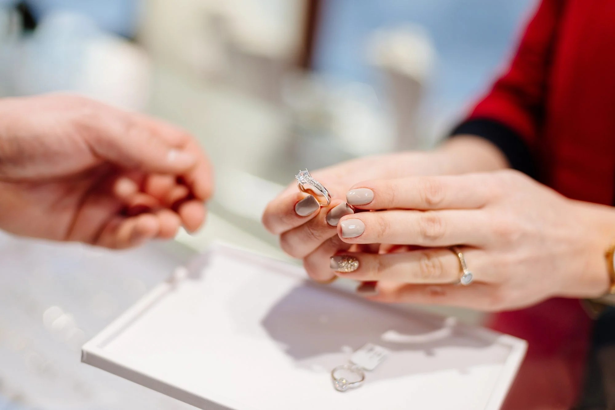 How Much To Spend On Engagement Rings: Setting a Budget