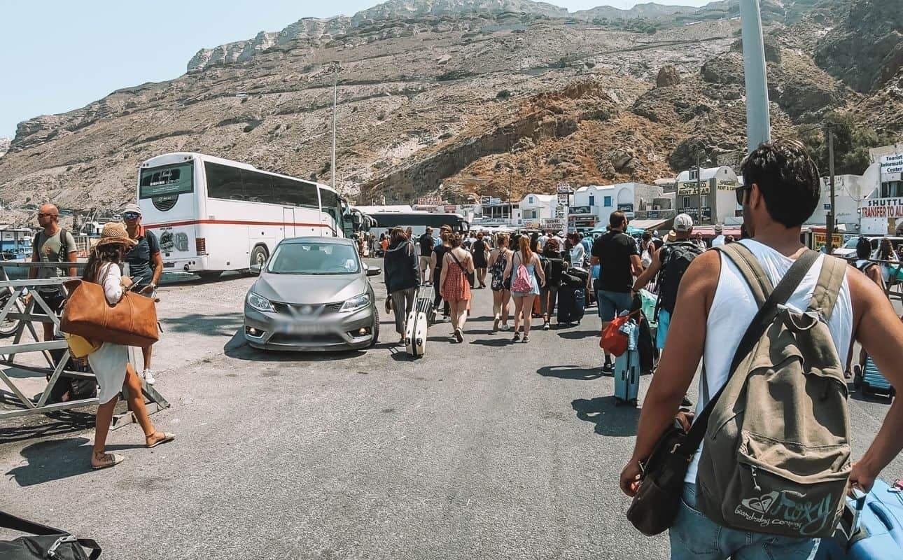 Buses, the cheapest option to leave or go to Santorini ferry port