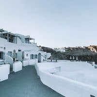 Comparison table of the best hotels in Fira Santorini Greece