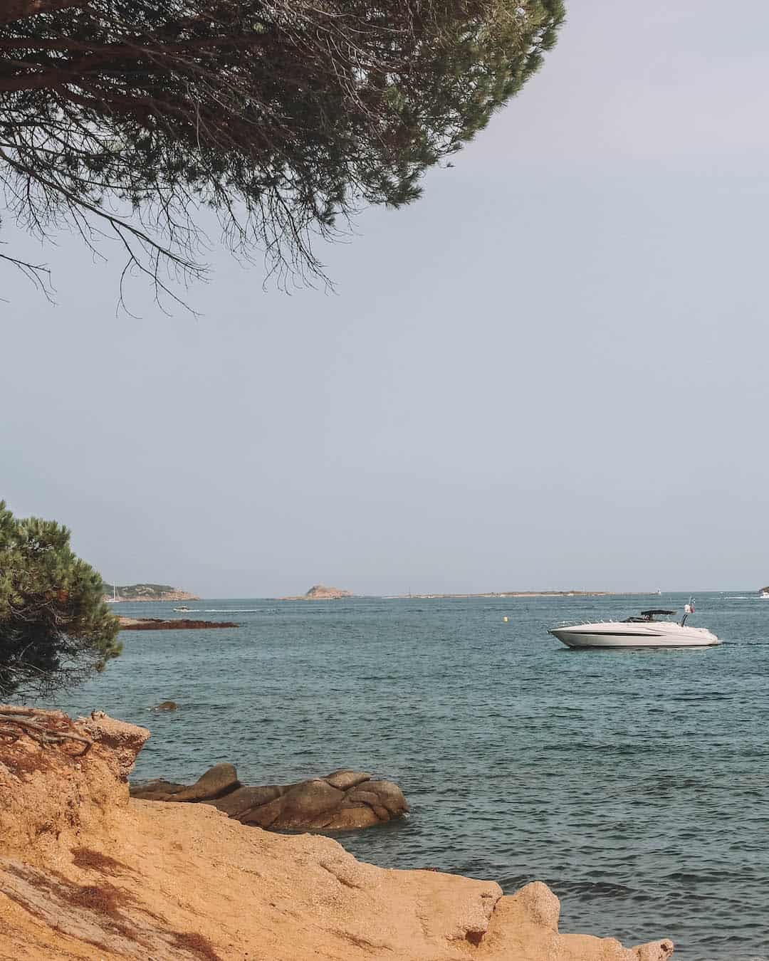 The cove between Palombaggia beach and Tamaricciu beach