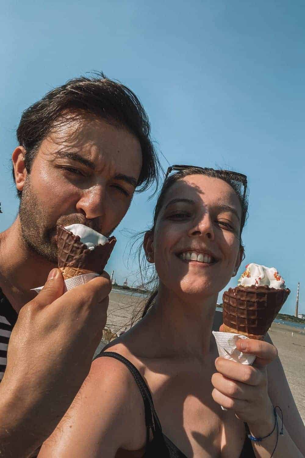 125 Romantic Beach Date Ideas That Your Partner Will Love in 2024 (Cute beach dates, first dates and more!)