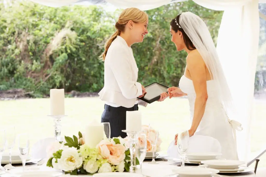 When Should You Pay a Wedding Event Planner?