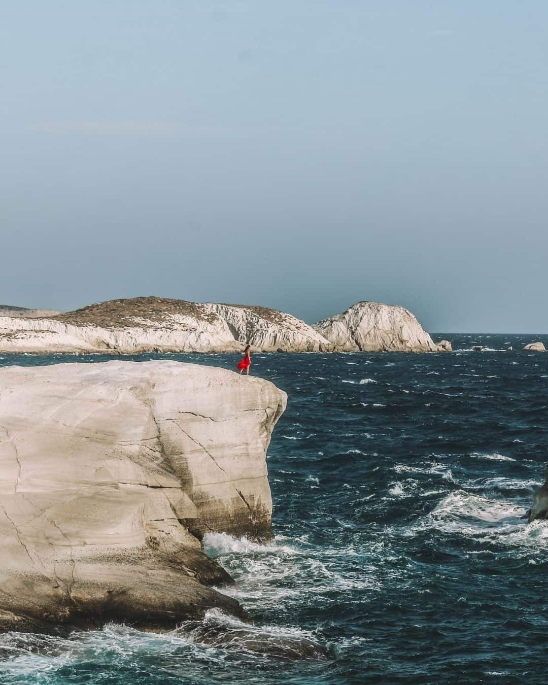 What is the best time to visit Sarakiniko in Milos