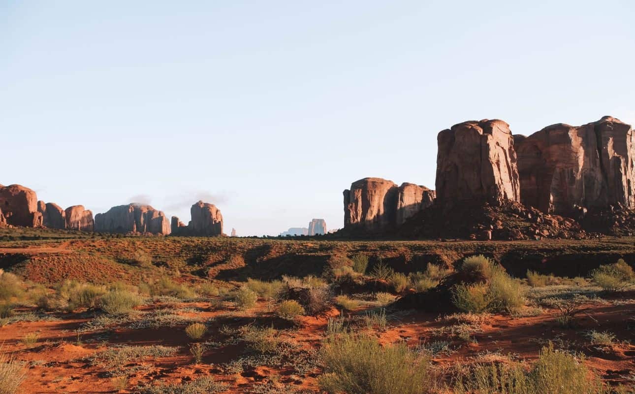 What to bring to watch the sunrise in Monument Valley