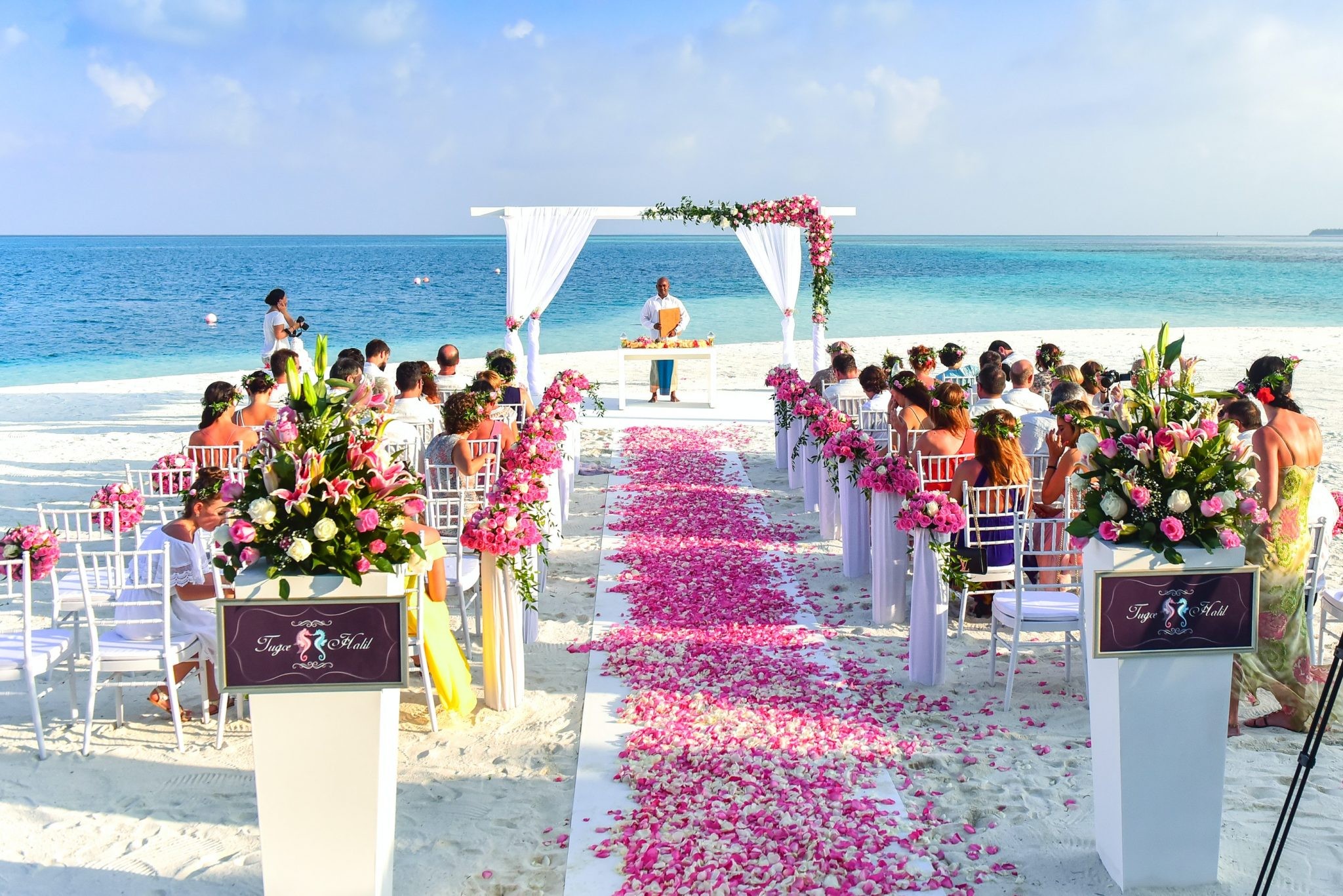 Why Have a Tropical Themed Wedding?