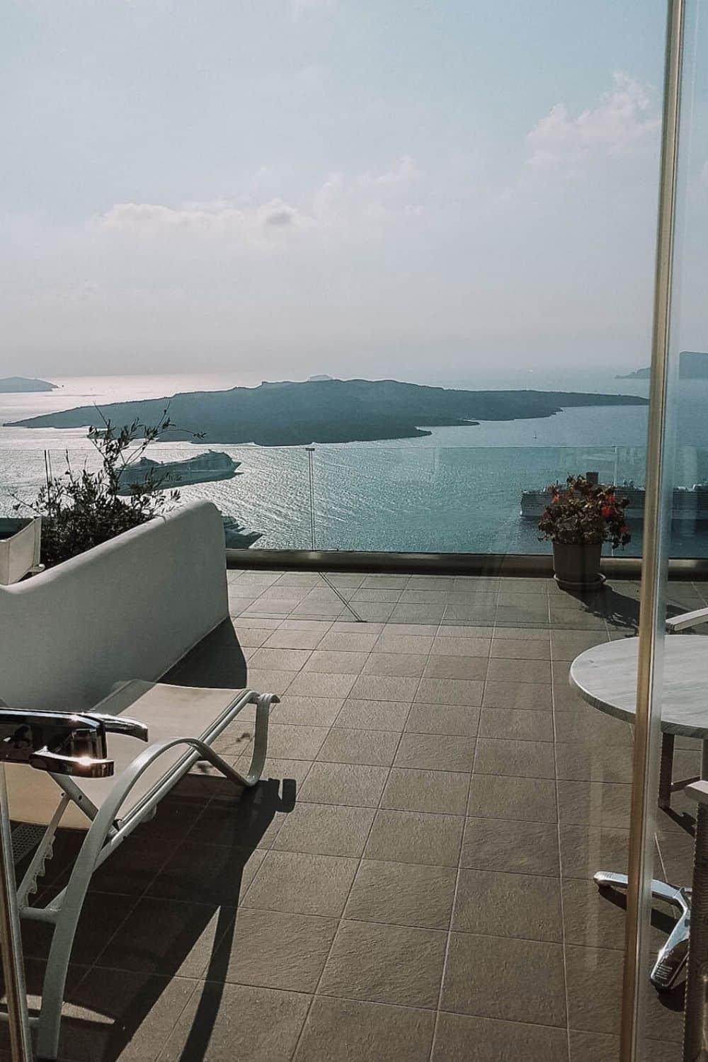 Kratiras View Luxury Suites, one of the best hotels in Fira Santorini with private pool