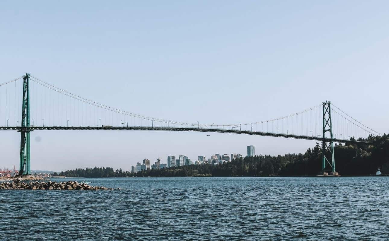 Ice Cream at Ambleside for views on Lions Gate Bridge