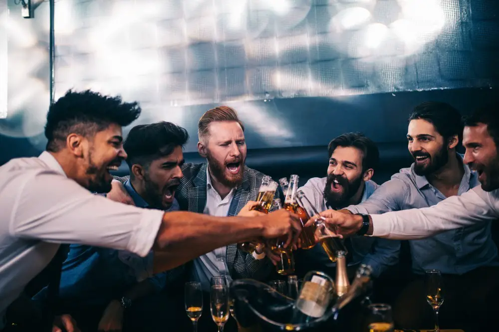 What is the best gift for groomsmen?