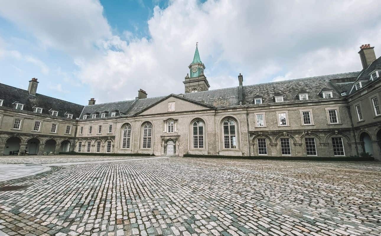 Picnic at the IMMA gardens with live music