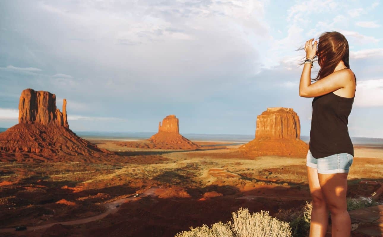 Easy Monument Valley sunrise (no driving, no hiking)