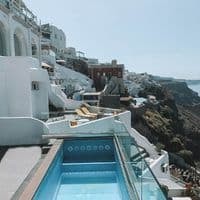 Comparison table of the best hotels in Fira Santorini Greece